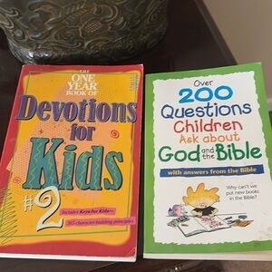 Children’s Devotional & 200 Questions about the Bible